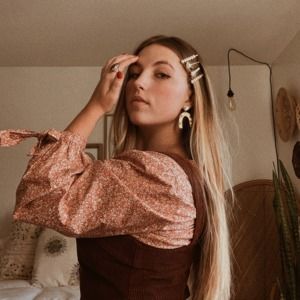 Meet your Posher, Olivia